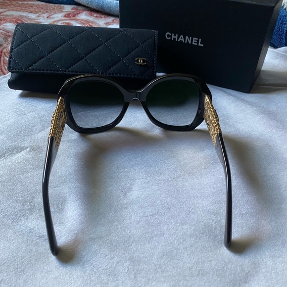 Chanel butterfly - Picture 5 of 12